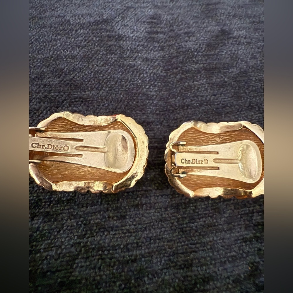 Vintage Christian Dior authentic gold tone clip earrings with CD makeup bag NWT - Picture 13 of 13